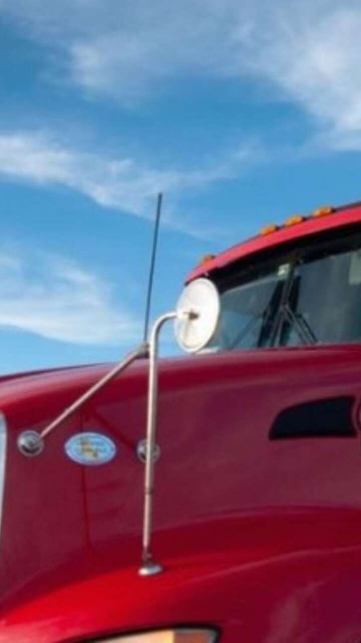 Red Lorry Image 